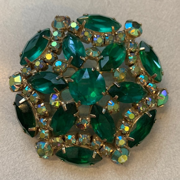 Vintage Jewelry - Vintage crystal brooch
